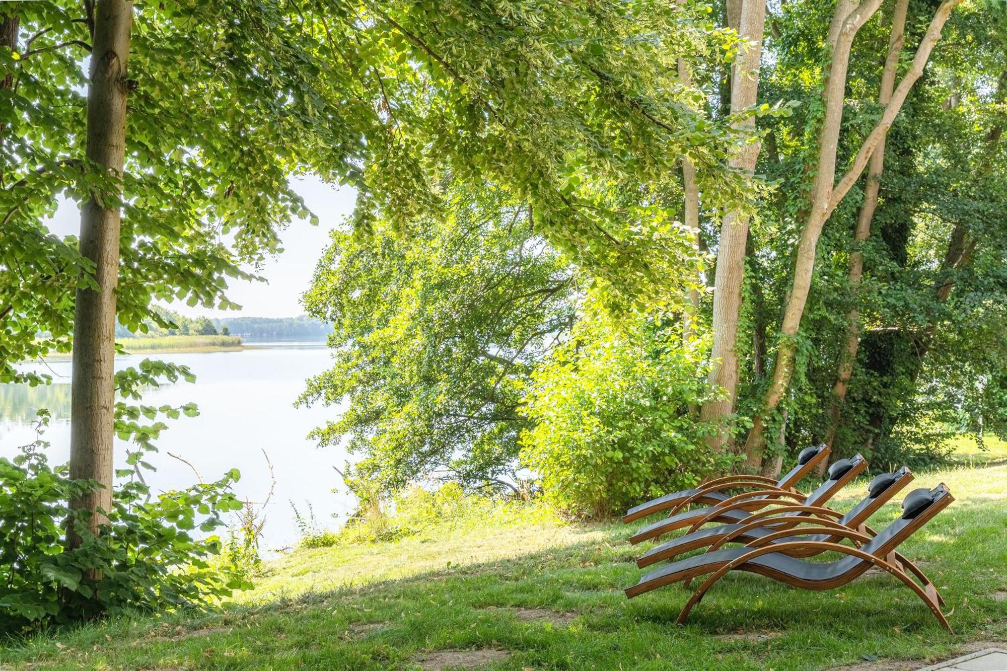 Lotusblume - 5 Sterne Ferienunterkunft Mit Moeblierter Terrasse Am Krakower See كراكو آم زيه المظهر الخارجي الصورة